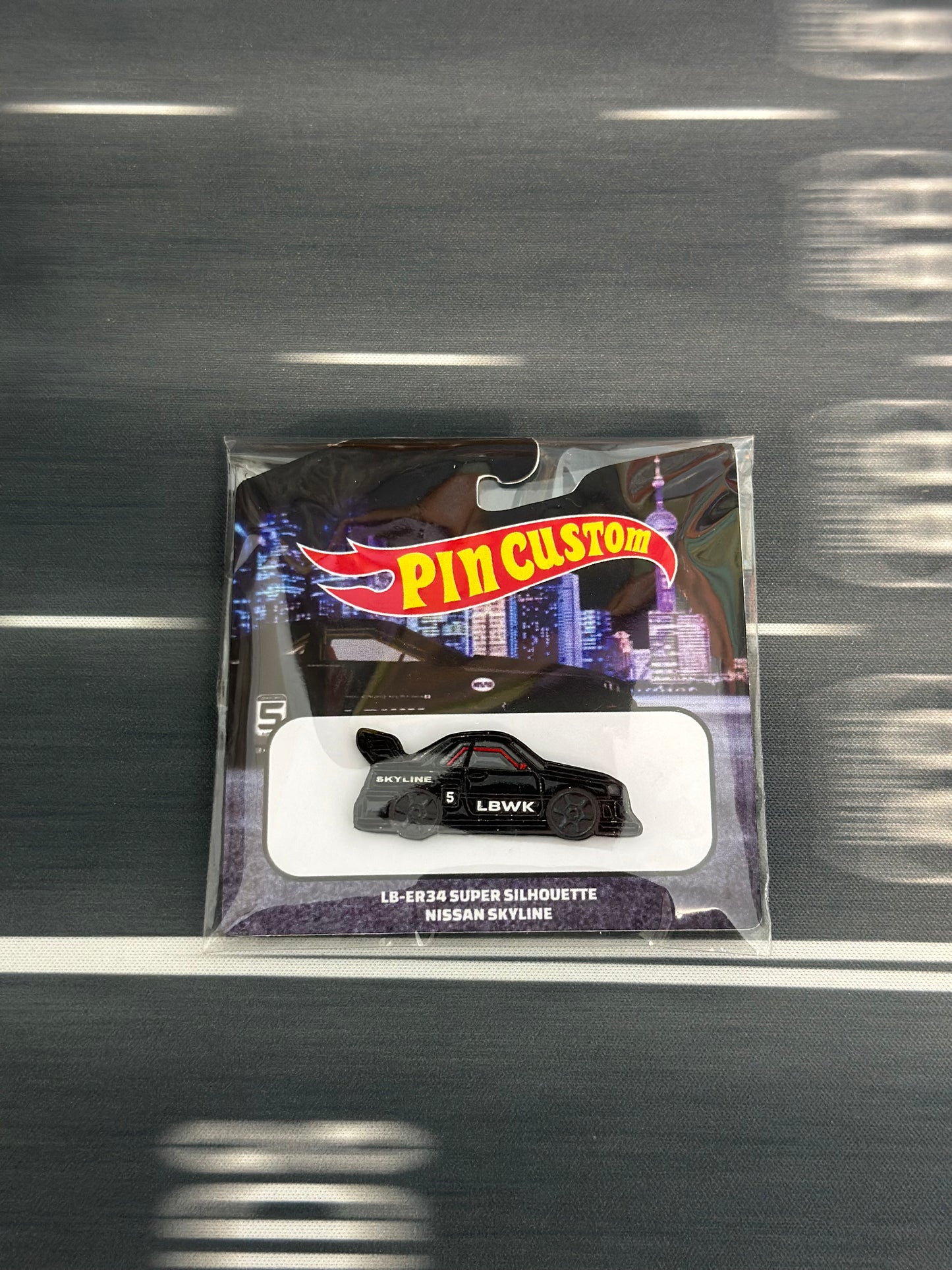 PIN CUSTOM LB NISSAN SKYLINE SUPER SILHOUETTE R34 BLACK COLLECTOR PIN - AUSSIE diecast