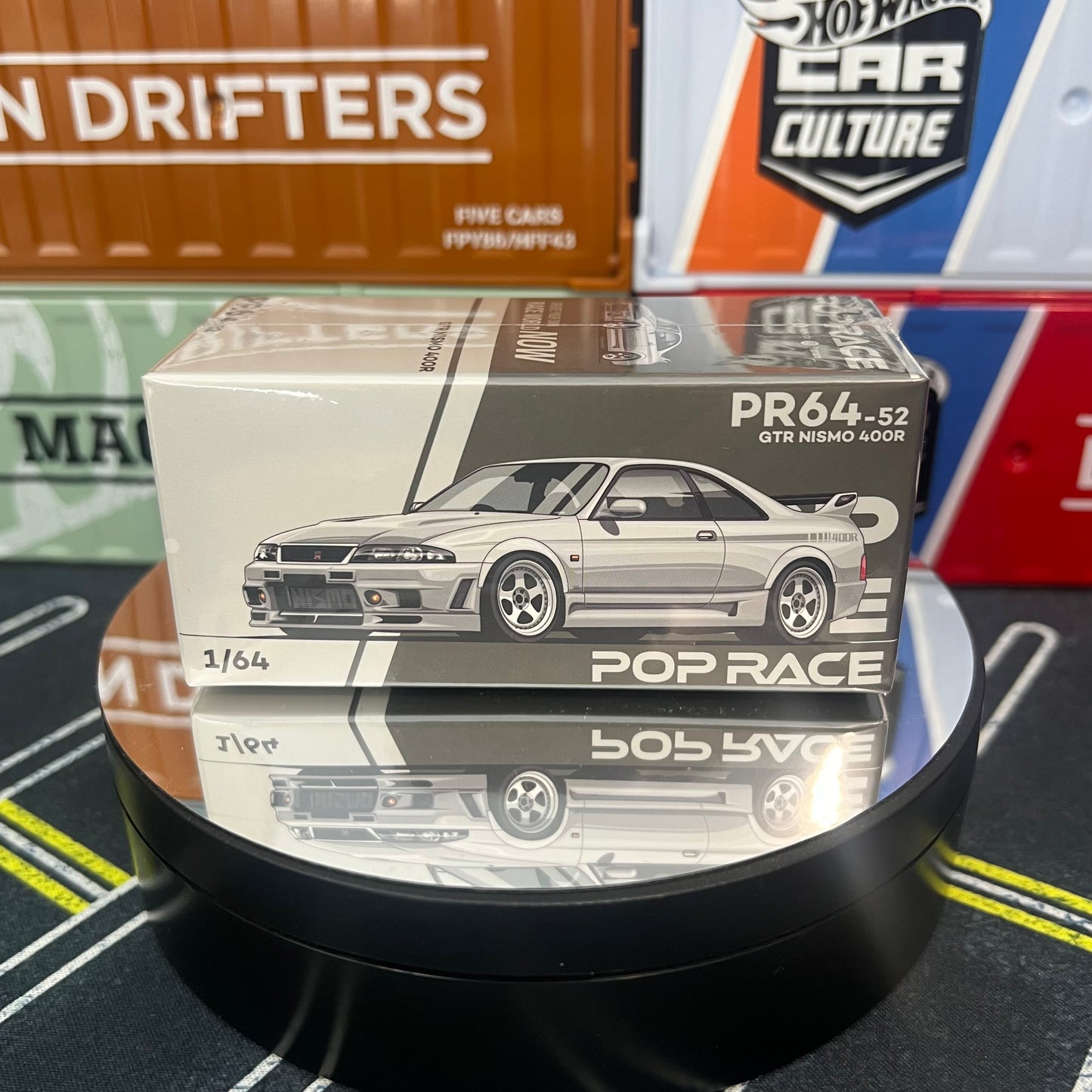 POP RACE 1:64 Nissan Skyline R33 GTR Nismo 400R
