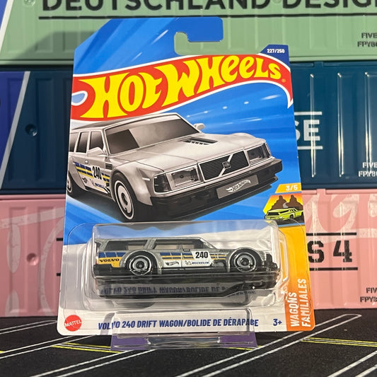 Hot Wheels 2025 Mainline Volvo 240 Drift Wagon 227/250 - AUSSIE diecast