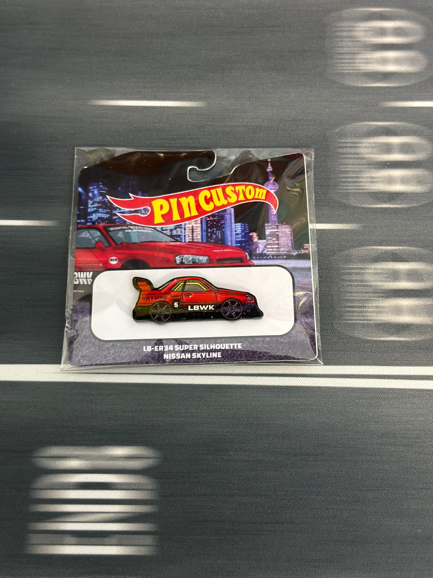 PIN CUSTOM LB NISSAN SKYLINE SUPER SILHOUETTE R34 RED COLLECTOR PIN